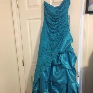 Blue gown never used
